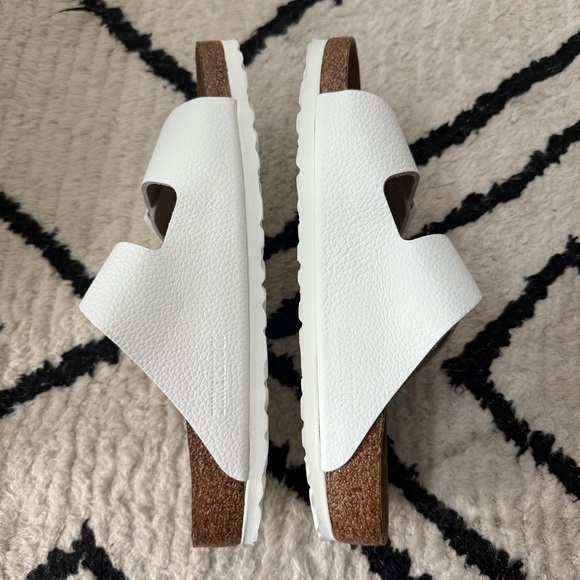 Birkenstock. Arizona Sandal. Soft Footbed. White Leather.